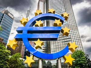 Euro Faces Dollar Challenge Amid Tariffs and Geopolitics